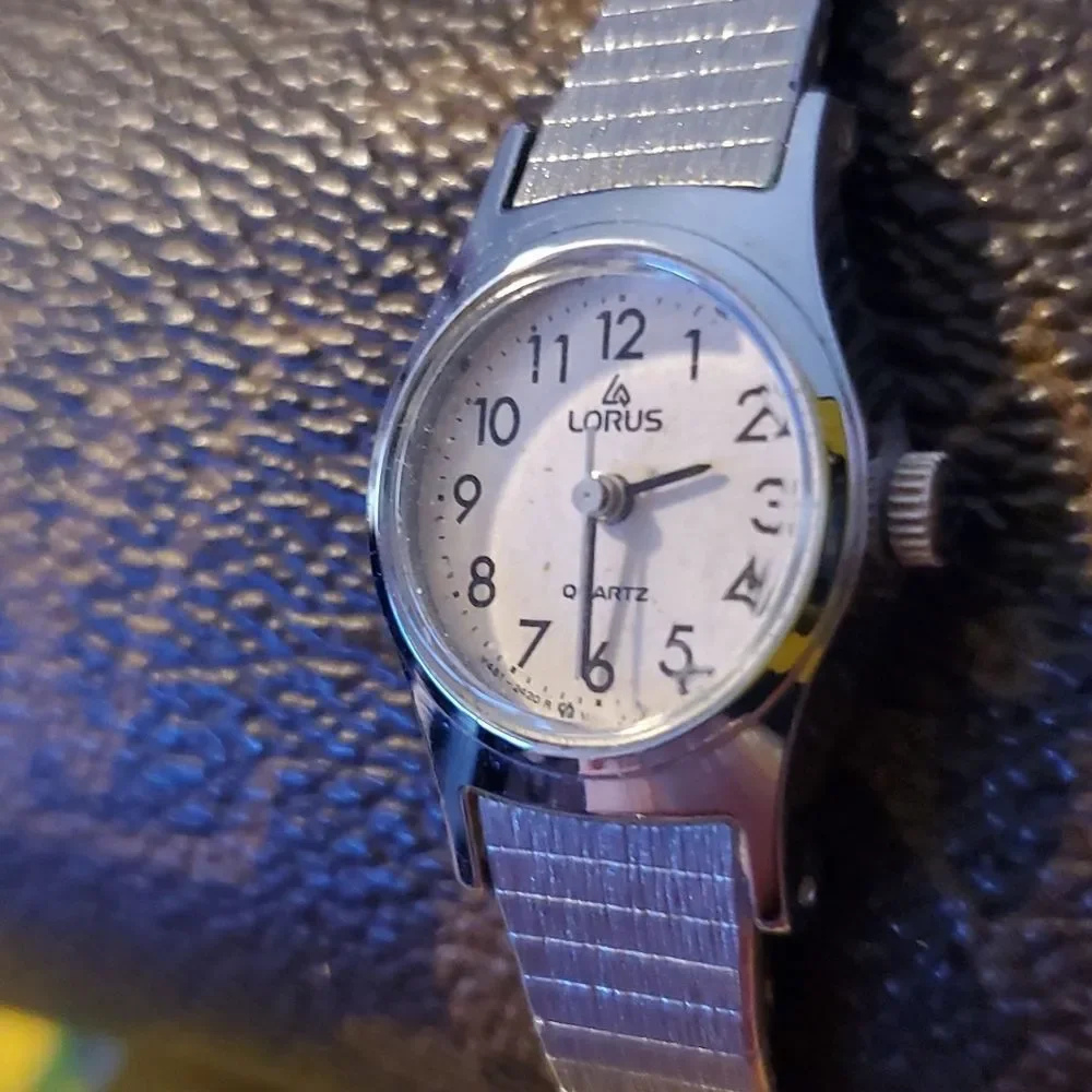 Lorus by Seiko Petite Silver Women's Watch Wristwatch Timepiece‎ Mesh Band
